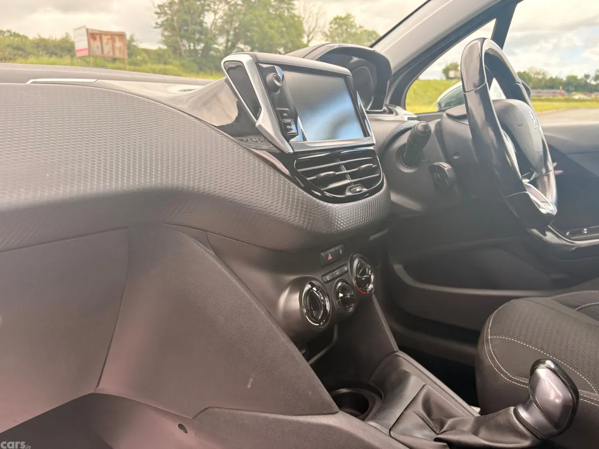 Peugeot 208 Hatchback, Petrol, 2018, Silver