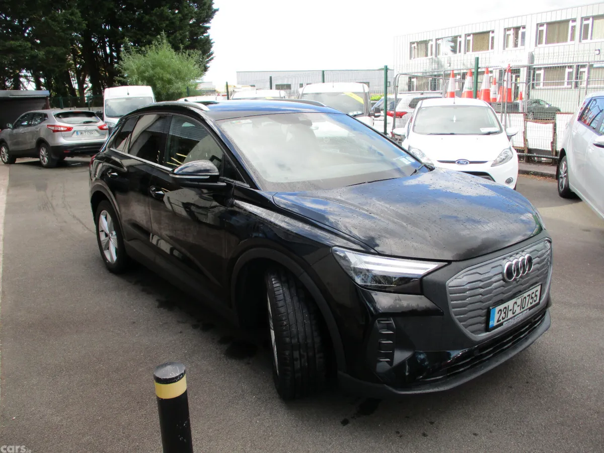 Audi e-tron Estate/Jeep, Electric, 2023, Black