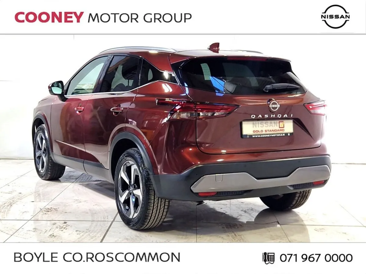 Nissan Qashqai MPV, Petrol, 2024, Red