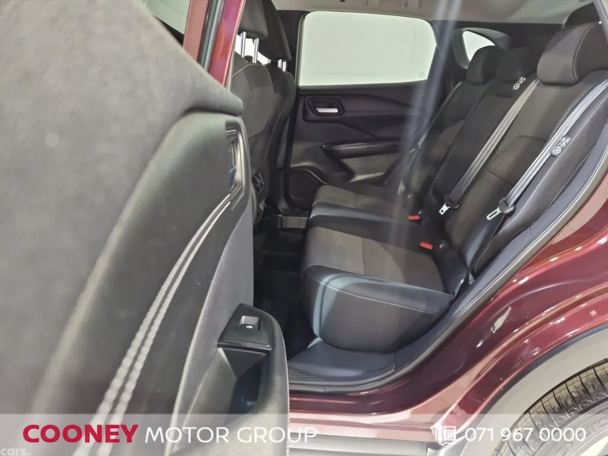 Nissan Qashqai MPV, Petrol, 2024, Red