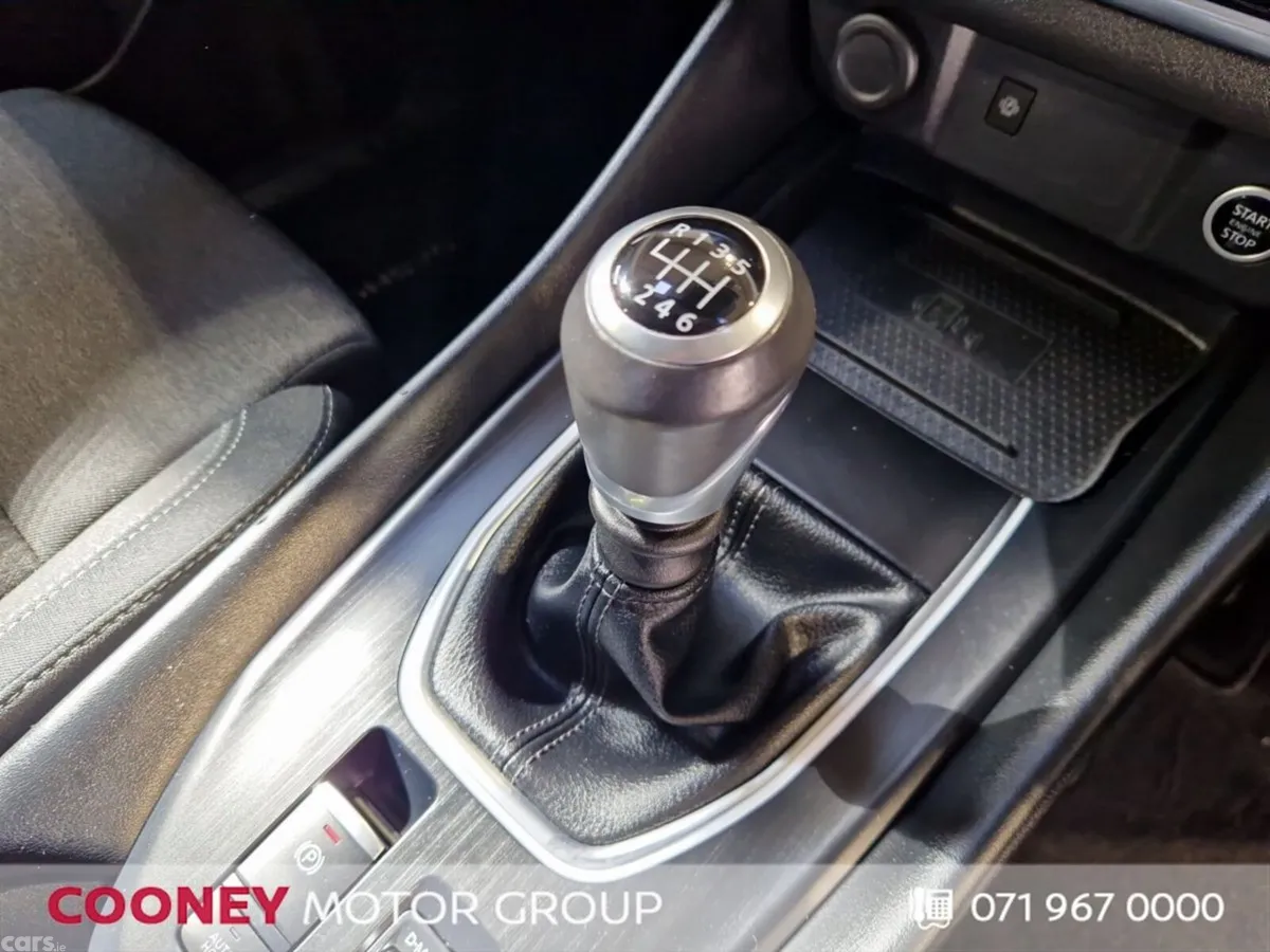 Nissan Qashqai MPV, Petrol, 2024, Red