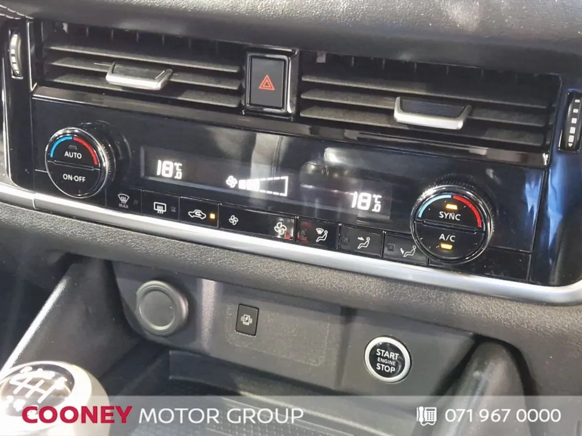 Nissan Qashqai MPV, Petrol, 2024, Red