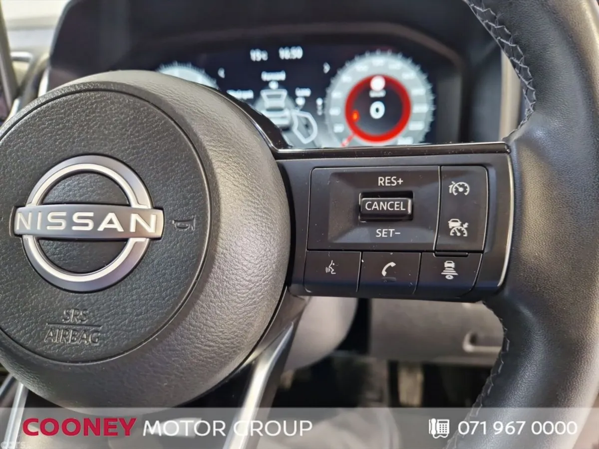 Nissan Qashqai MPV, Petrol, 2024, Red