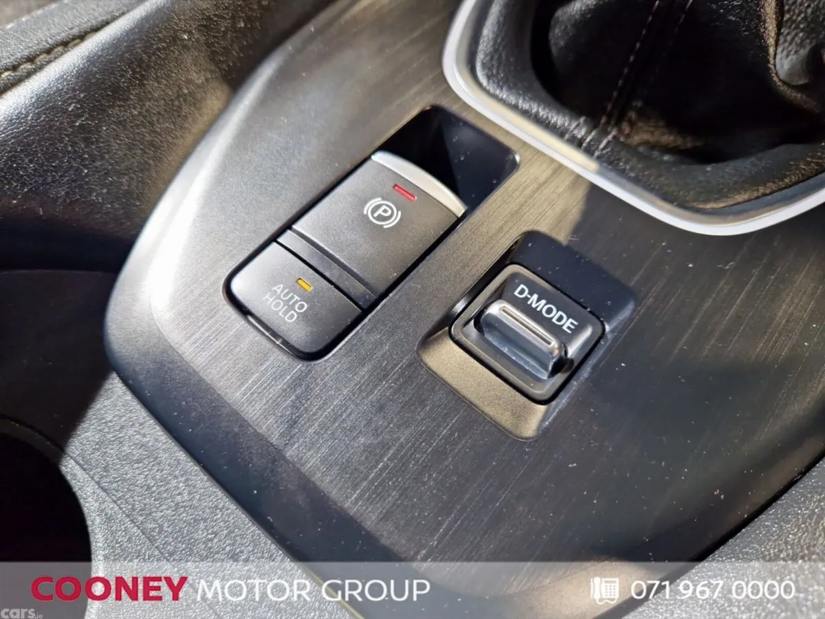 Nissan Qashqai MPV, Petrol, 2024, Red