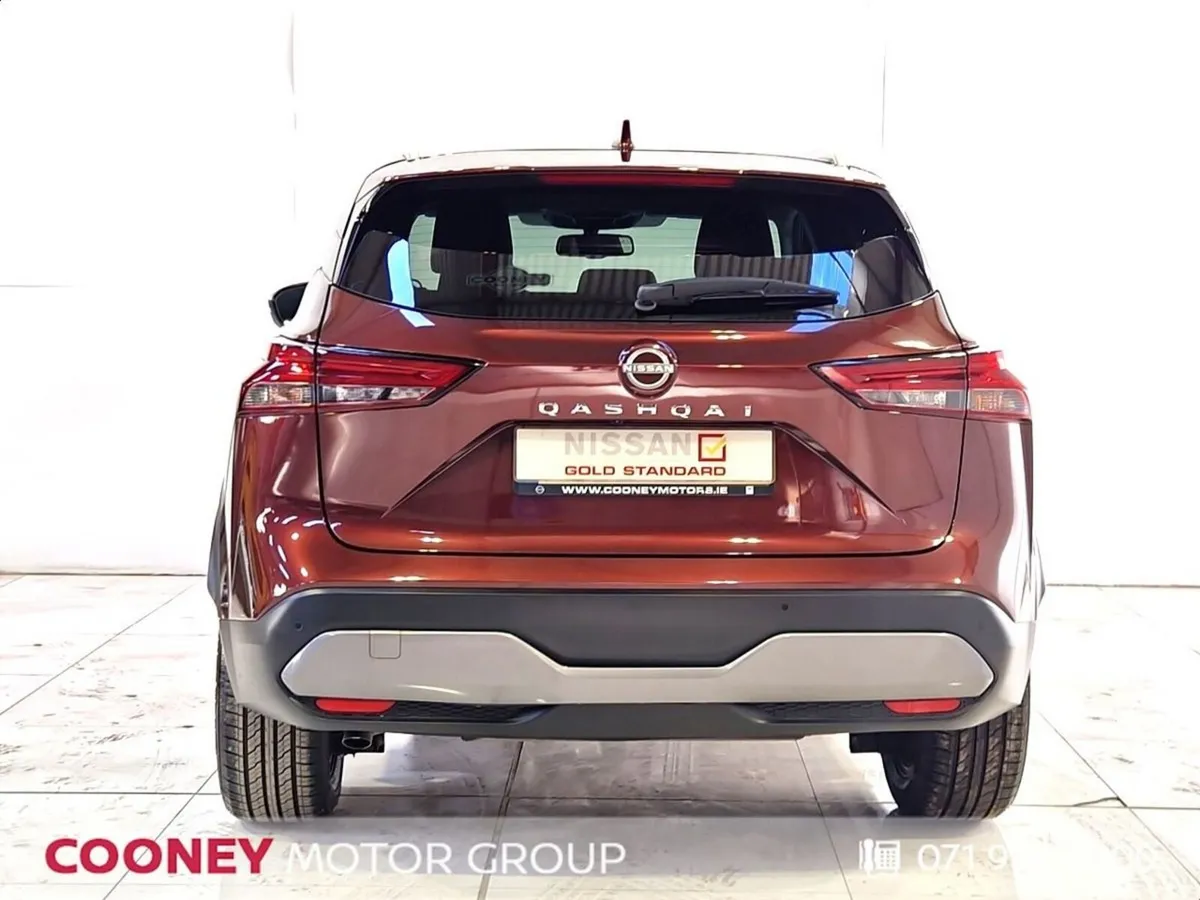 Nissan Qashqai MPV, Petrol, 2024, Red