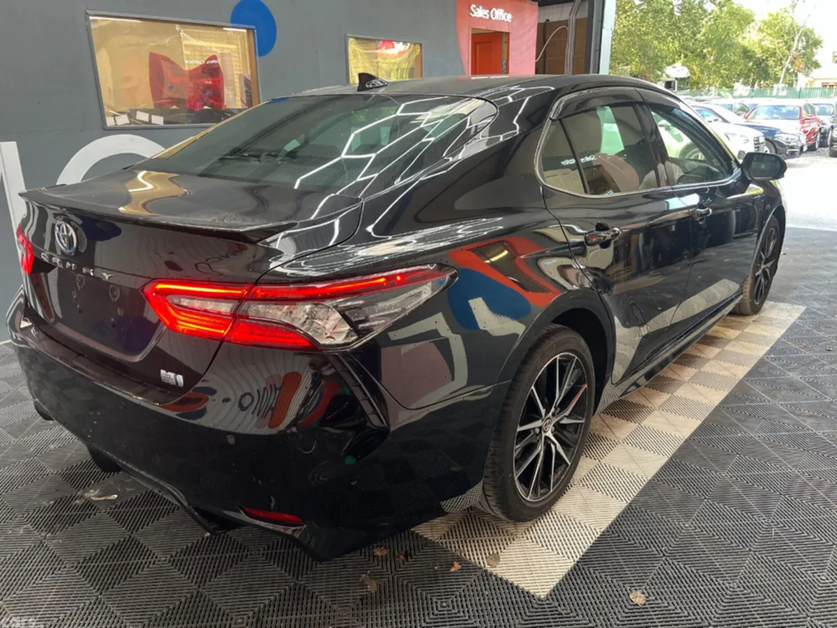 Toyota Camry Saloon, Petrol Hybrid, 2023, Black