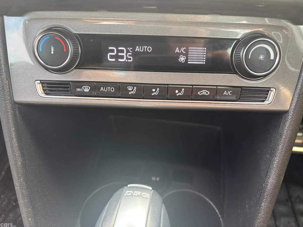 Volkswagen Polo Hatchback, Petrol, 2017, Gold