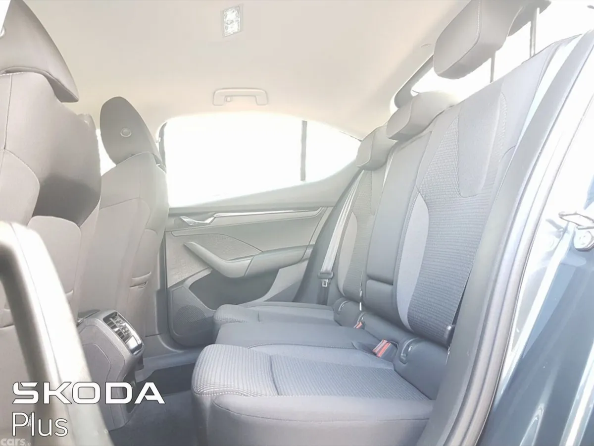 Skoda Octavia Saloon, Petrol, 2020, Grey