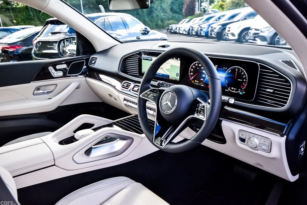 Mercedes-Benz GLE SUV, Diesel Plug-in Hybrid, 2027, Black