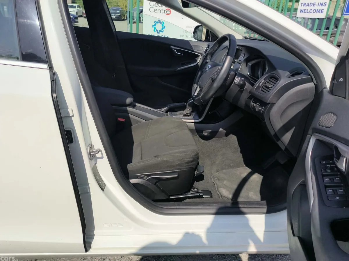 Volvo V40 Hatchback, Petrol, 2015, White