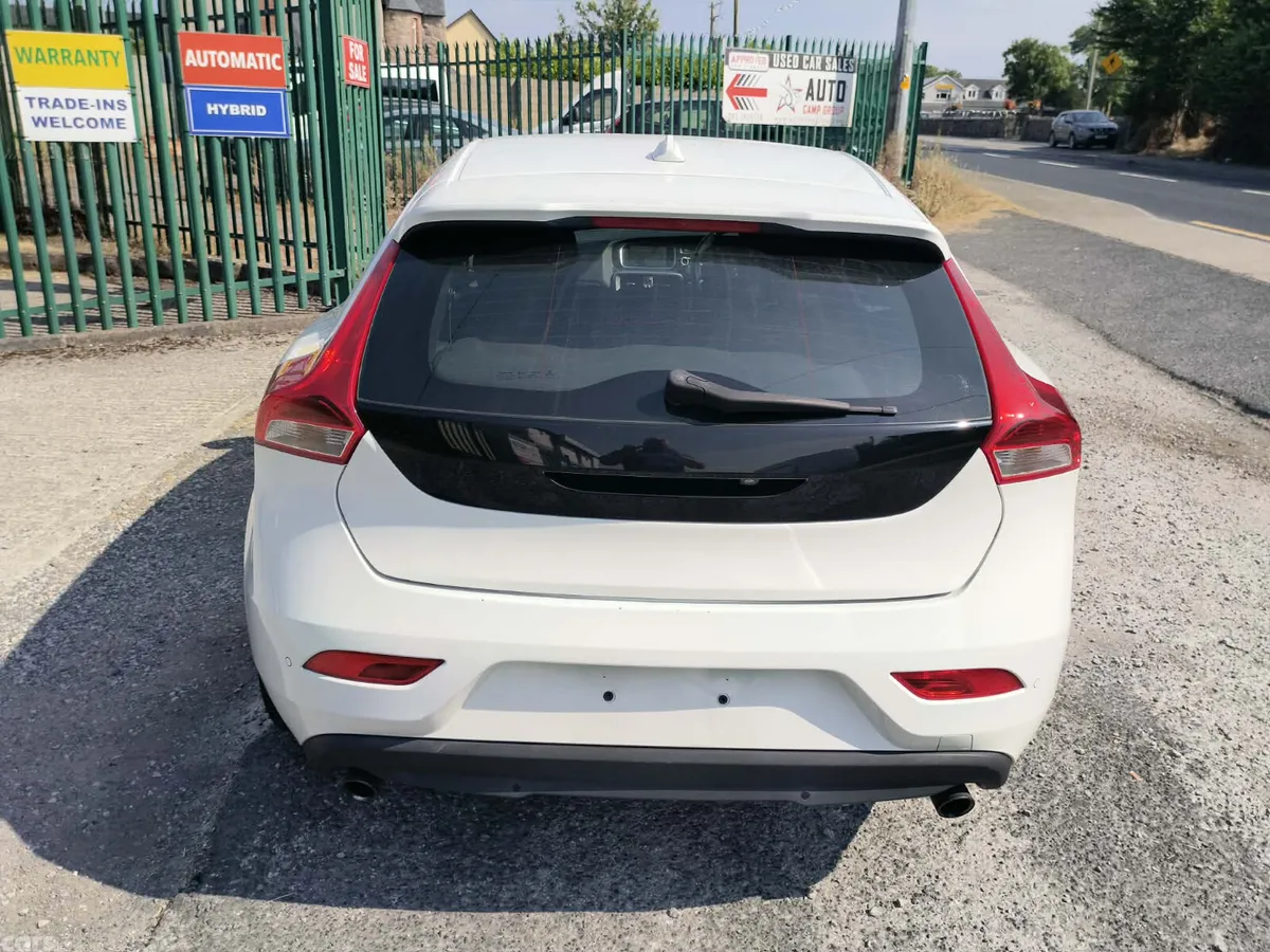 Volvo V40 Hatchback, Petrol, 2015, White