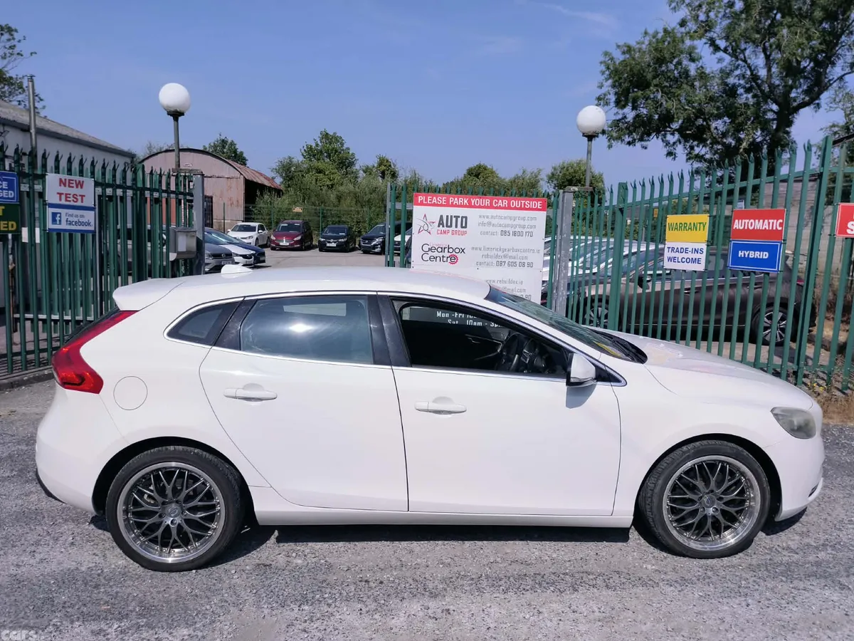 Volvo V40 Hatchback, Petrol, 2015, White