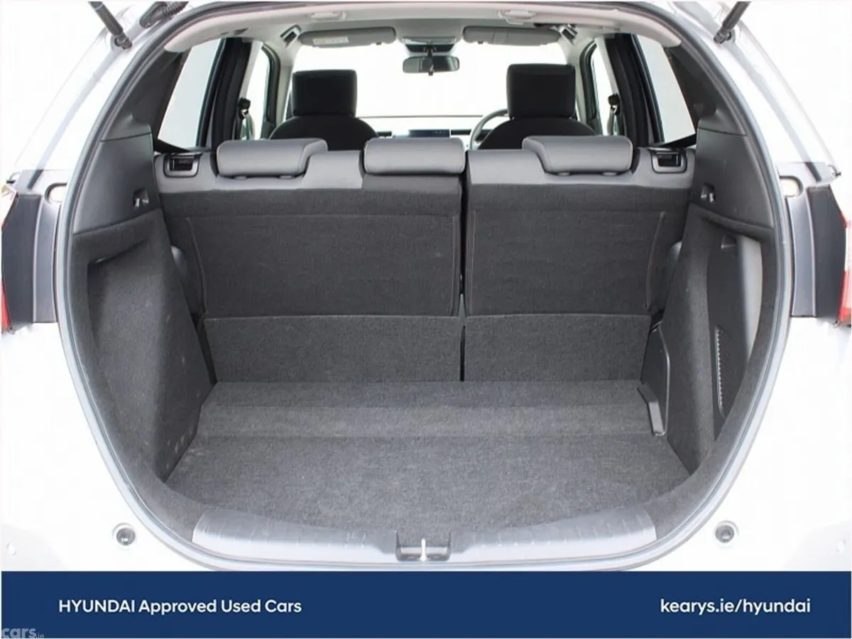 Honda Fit Hatchback, Petrol Hybrid, 2023, Silver
