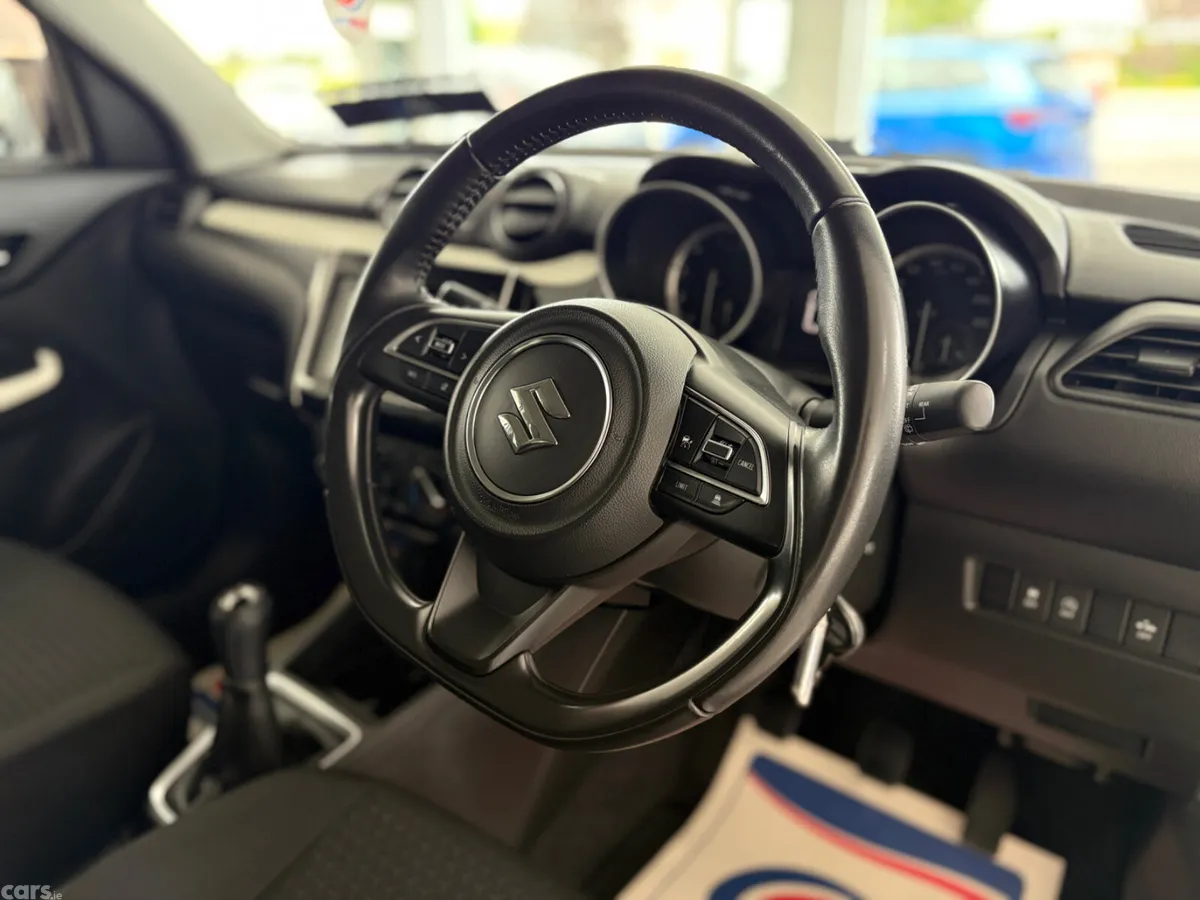 Suzuki Swift Hatchback, Petrol, 2021, White