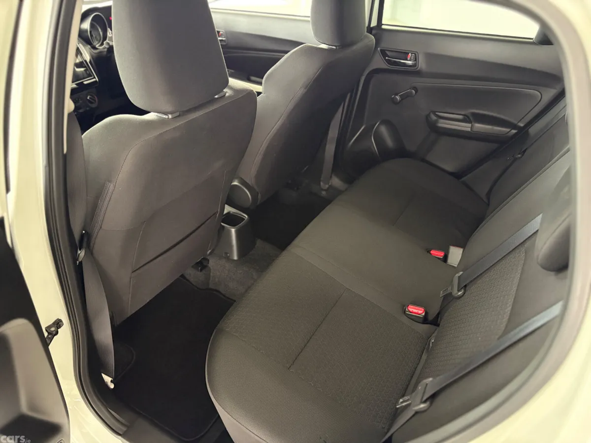 Suzuki Swift Hatchback, Petrol, 2021, White