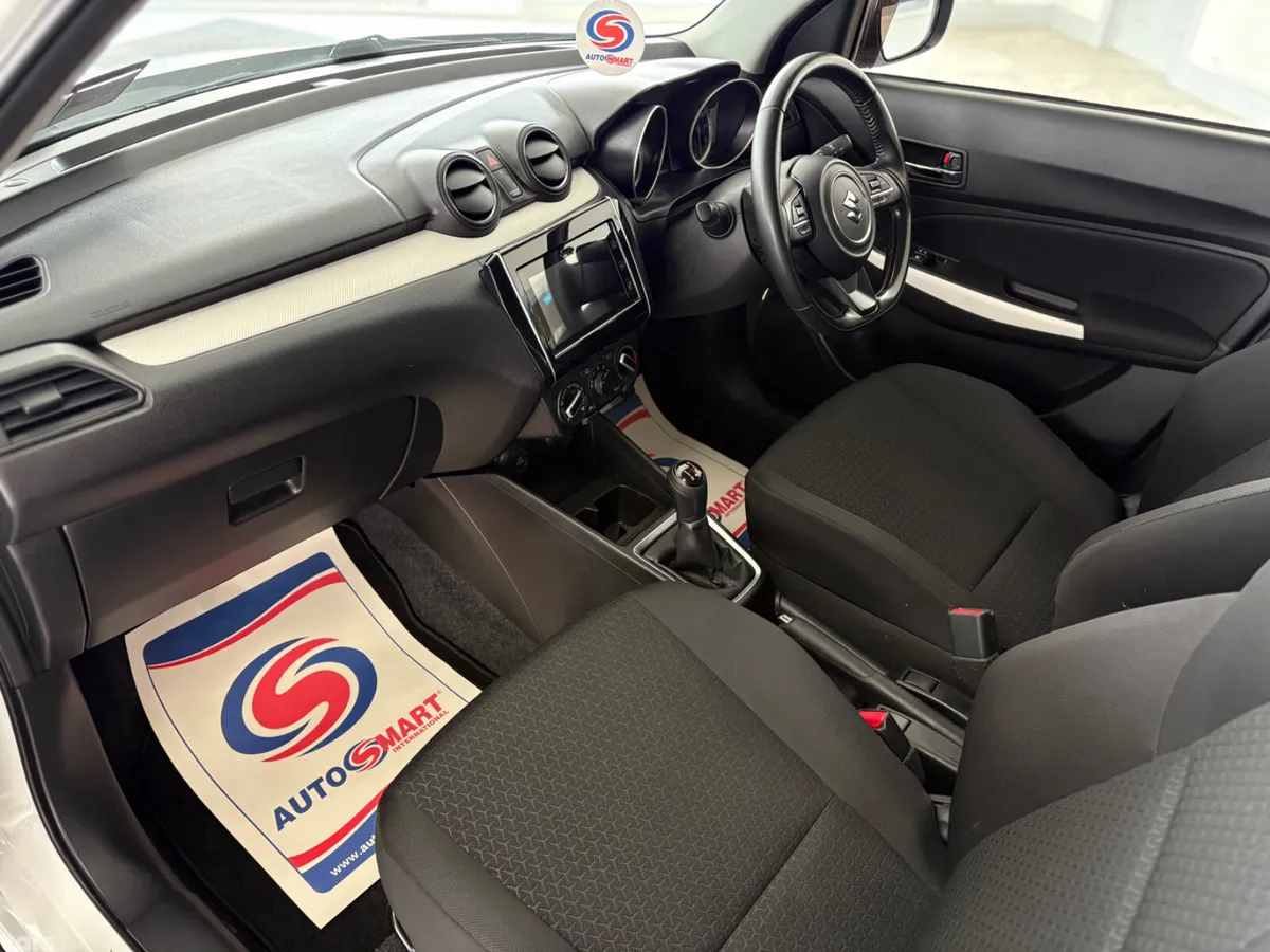 Suzuki Swift Hatchback, Petrol, 2021, White