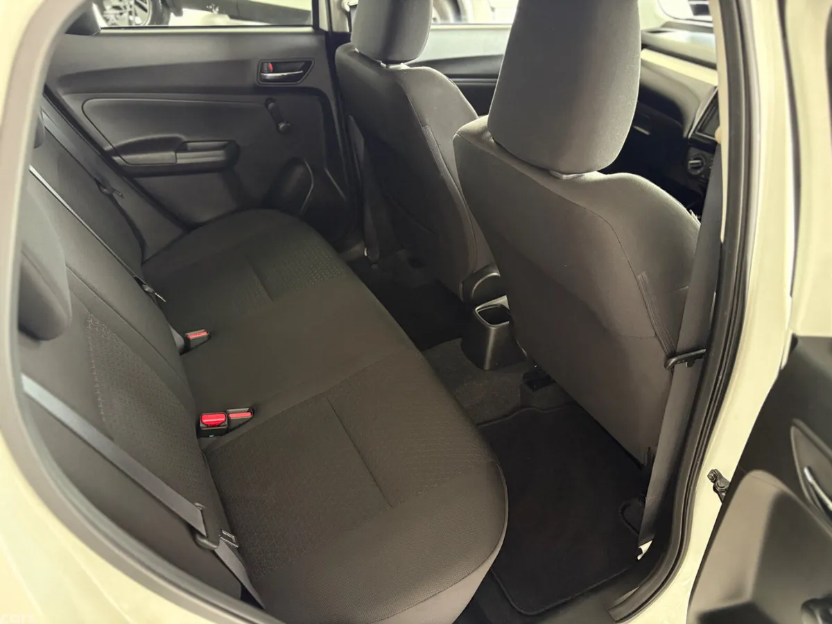 Suzuki Swift Hatchback, Petrol, 2021, White
