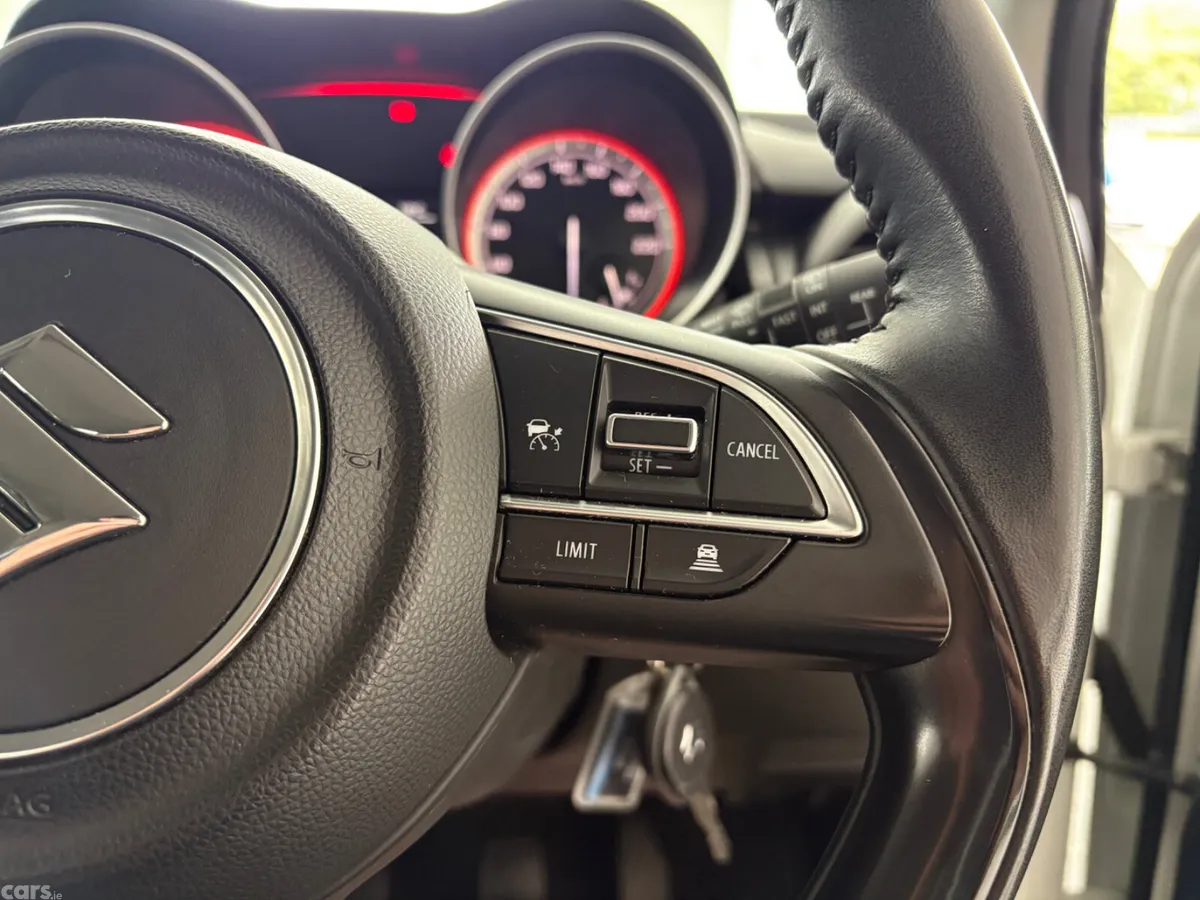 Suzuki Swift Hatchback, Petrol, 2021, White