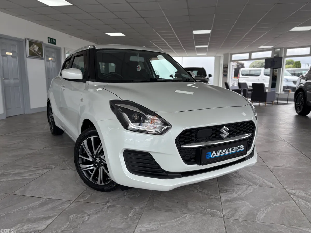 Suzuki Swift Hatchback, Petrol, 2021, White