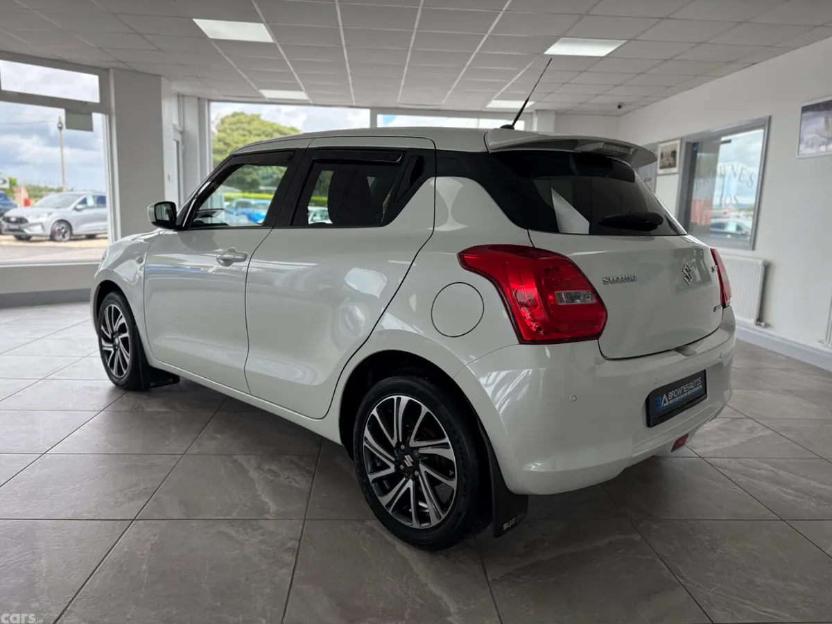 Suzuki Swift Hatchback, Petrol, 2021, White