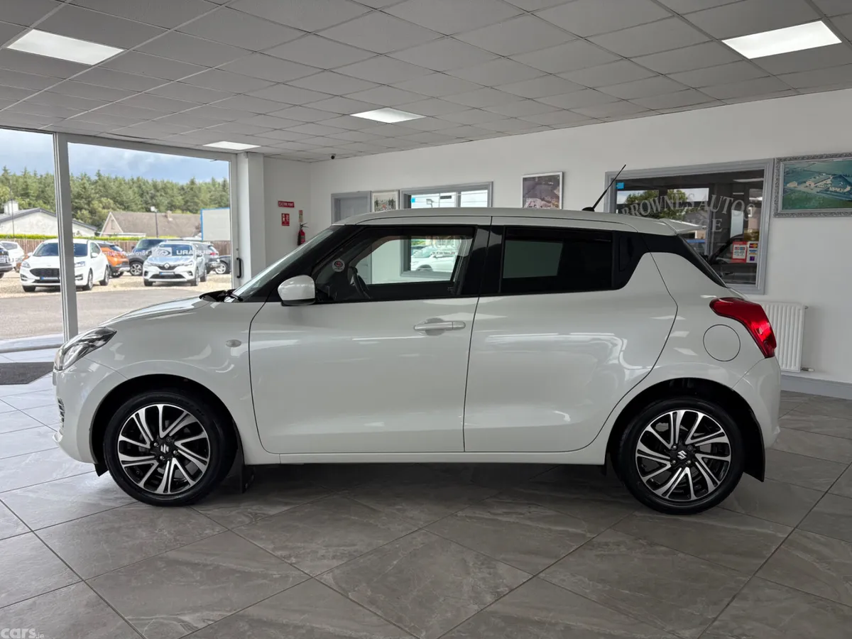 Suzuki Swift Hatchback, Petrol, 2021, White