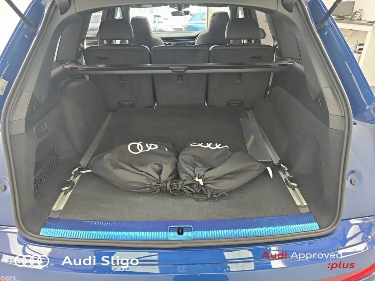 Audi Q7 SUV, Petrol Plug-in Hybrid, 2026, Blue