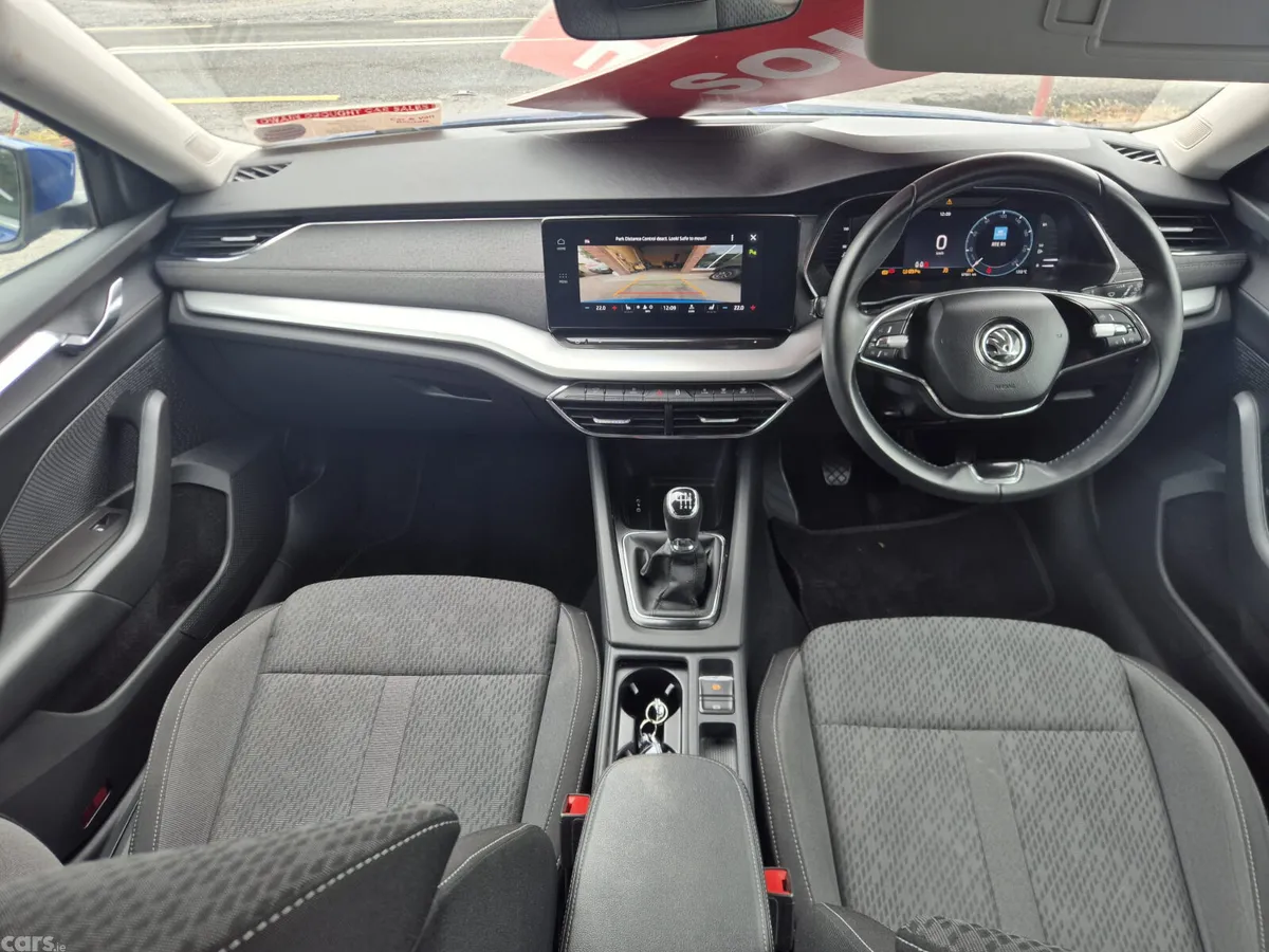 Skoda Octavia Saloon, Diesel, 2022, Blue