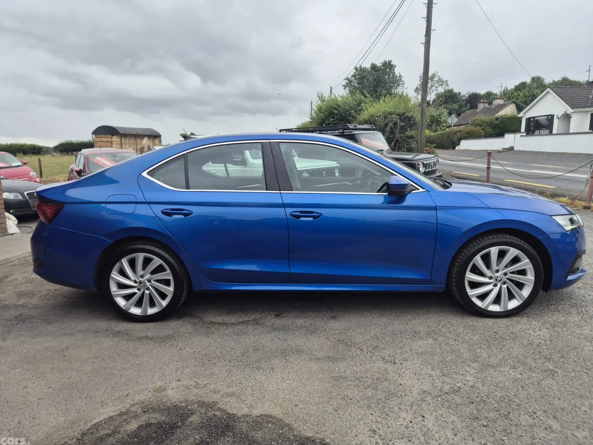 Skoda Octavia Saloon, Diesel, 2022, Blue