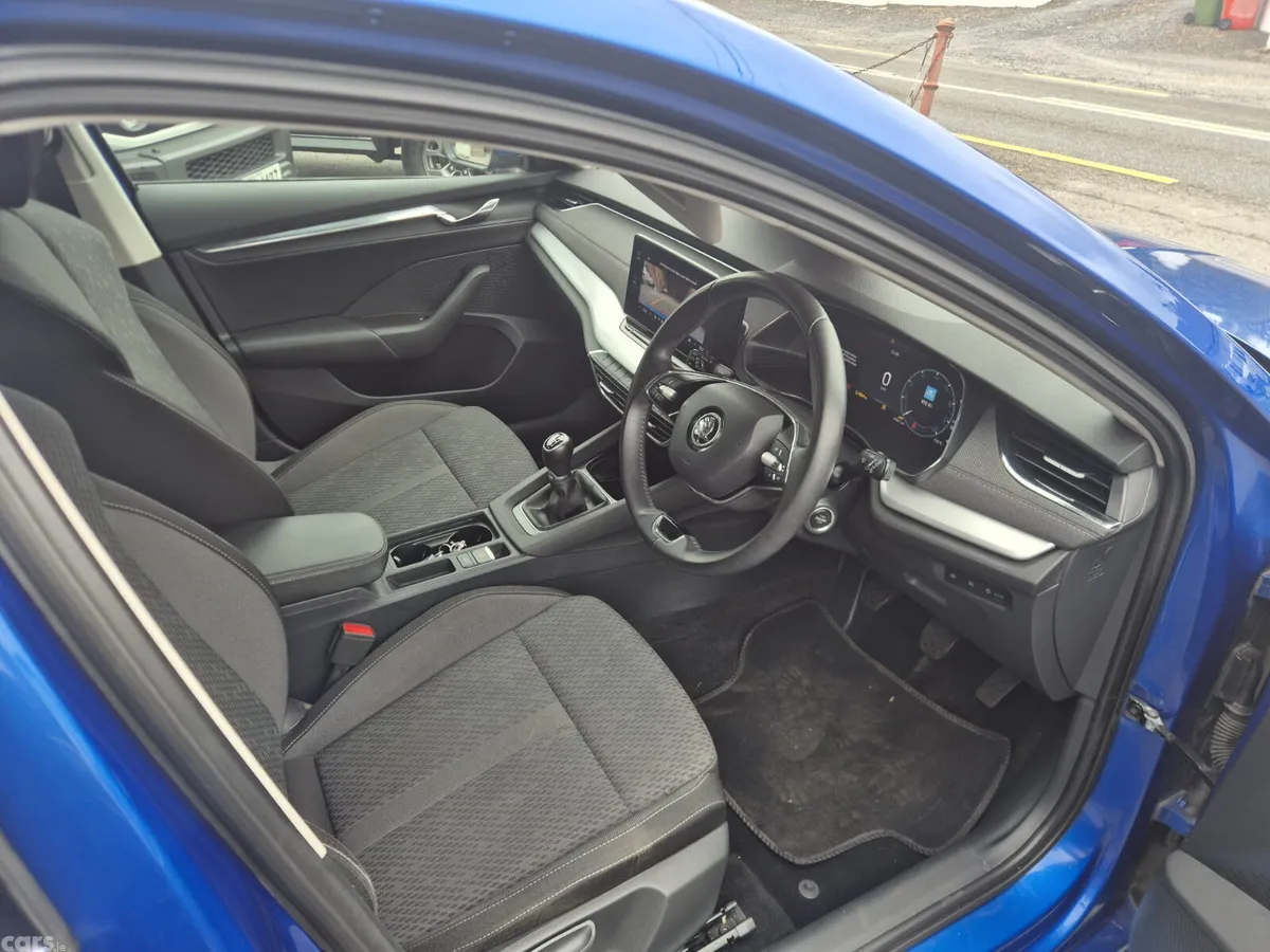 Skoda Octavia Saloon, Diesel, 2022, Blue