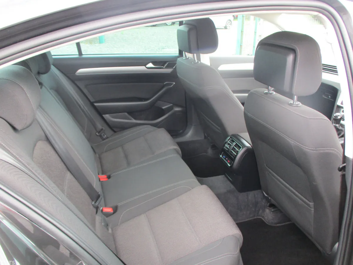 Volkswagen Passat Saloon, Diesel, 2019, Grey