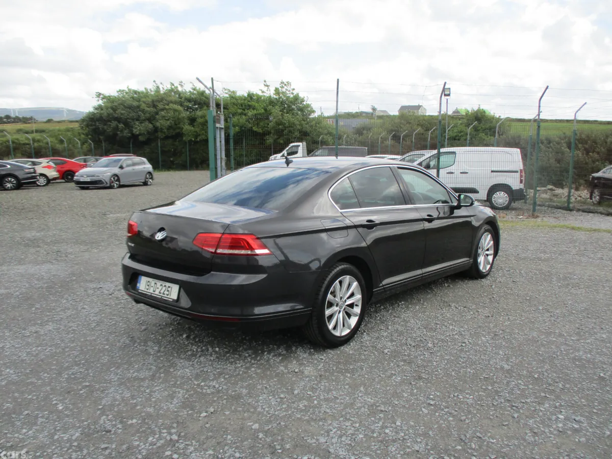 Volkswagen Passat Saloon, Diesel, 2019, Grey