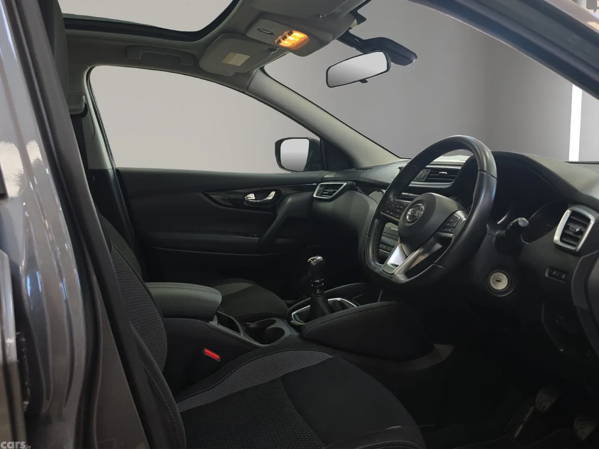 Nissan Qashqai MPV, Petrol, 2020, Grey