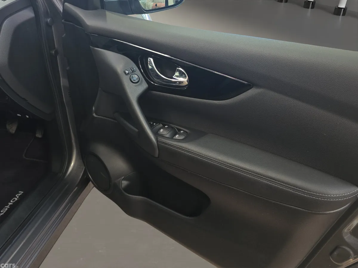 Nissan Qashqai MPV, Petrol, 2020, Grey