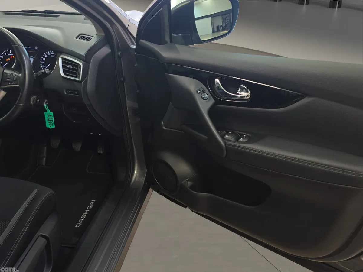 Nissan Qashqai MPV, Petrol, 2020, Grey