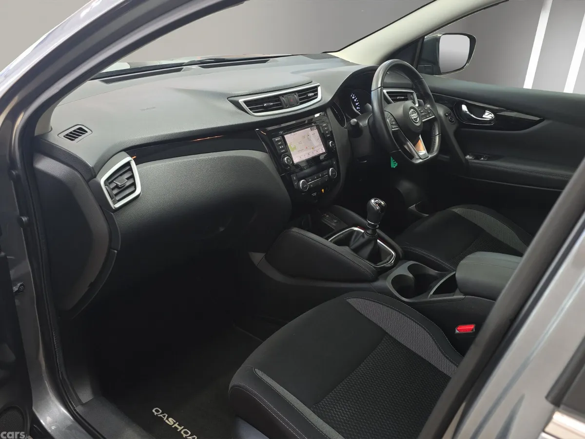 Nissan Qashqai MPV, Petrol, 2020, Grey
