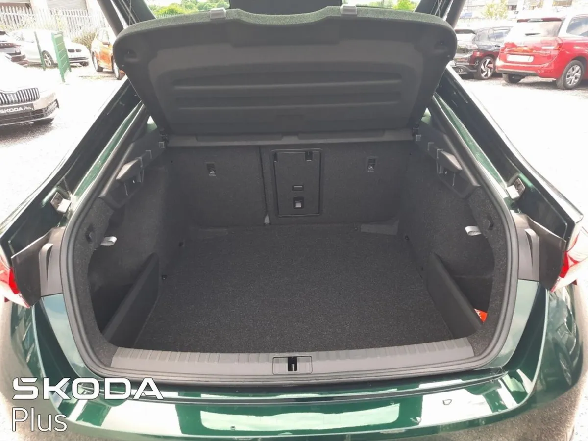Skoda Octavia Hatchback, Diesel, 2026, Green