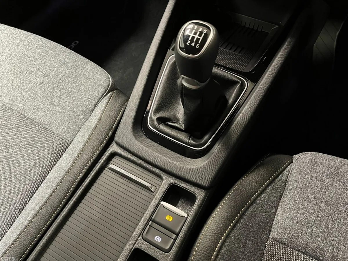 Skoda Octavia Saloon, Petrol, 2026, Black