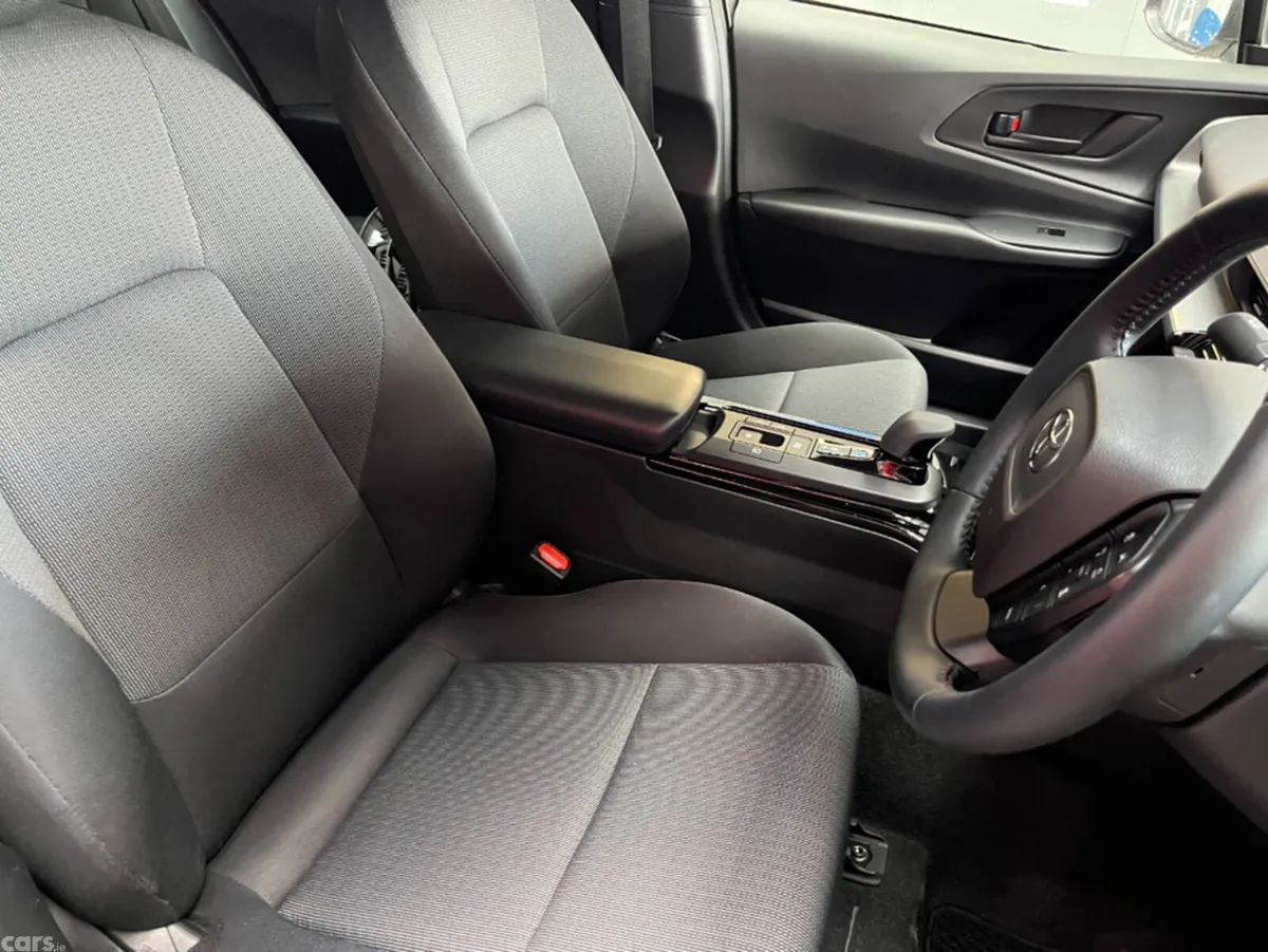 Toyota Prius Estate, Petrol, 2025, Silver