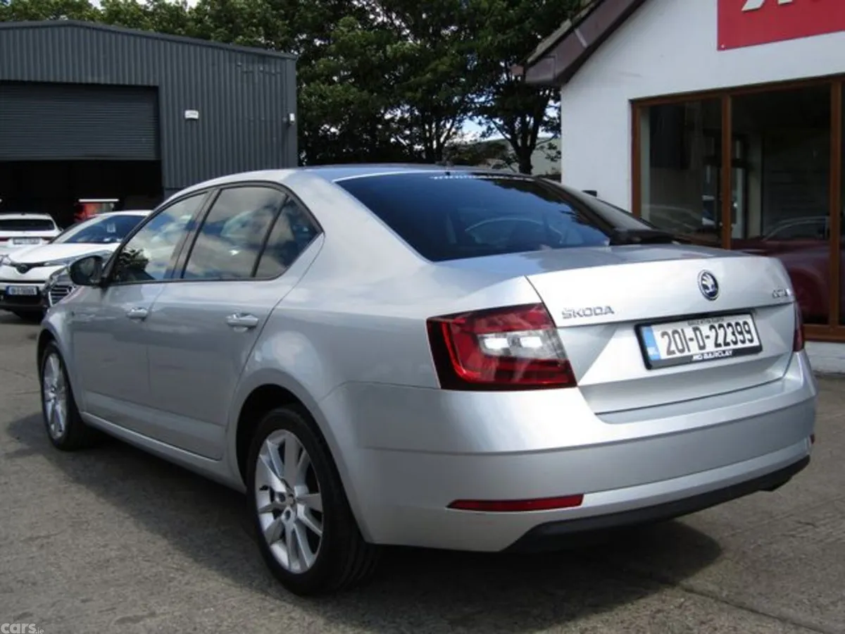 Skoda Octavia Saloon, Diesel, 2020, Grey