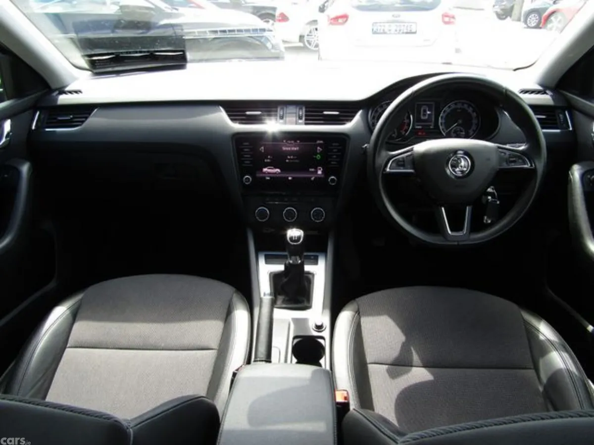 Skoda Octavia Saloon, Diesel, 2020, Grey