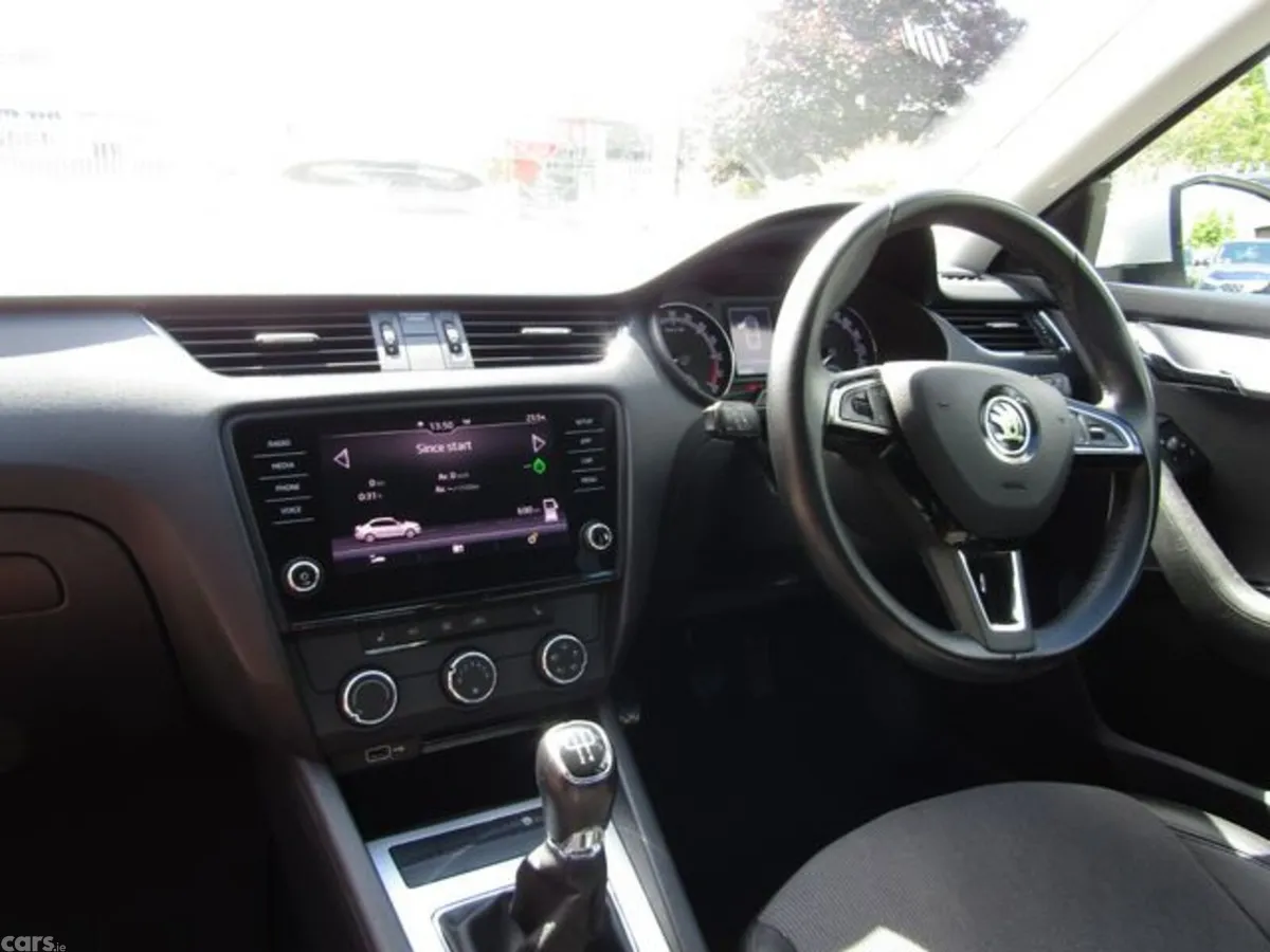 Skoda Octavia Saloon, Diesel, 2020, Grey