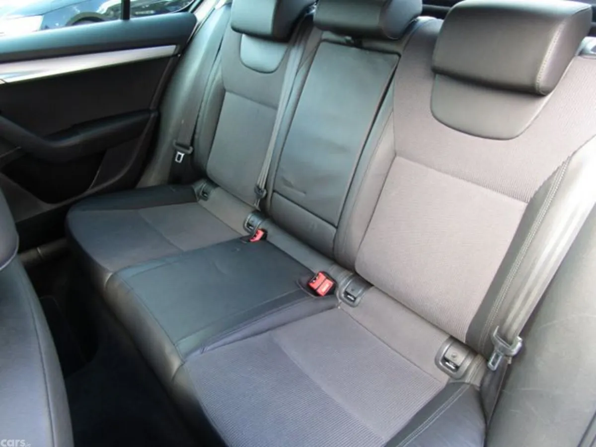 Skoda Octavia Saloon, Diesel, 2020, Grey