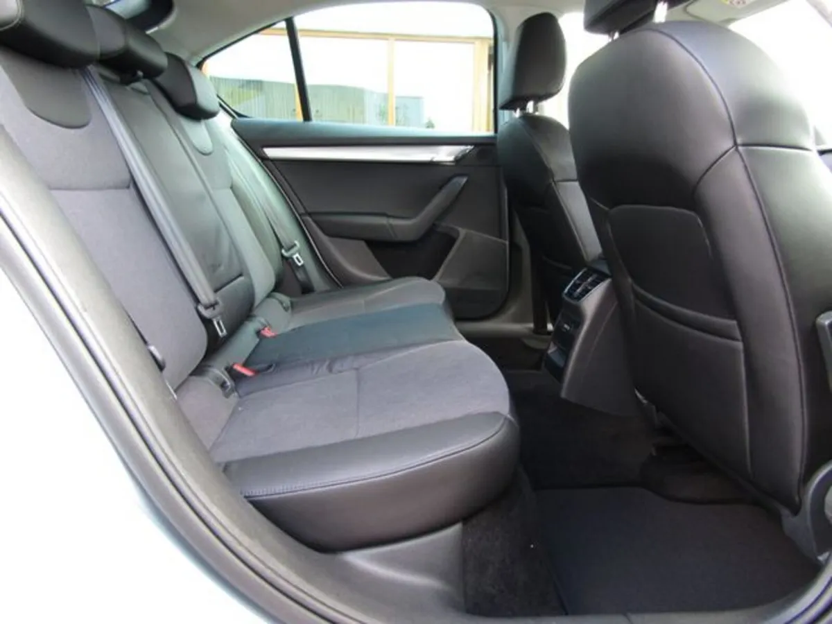 Skoda Octavia Saloon, Diesel, 2020, Grey
