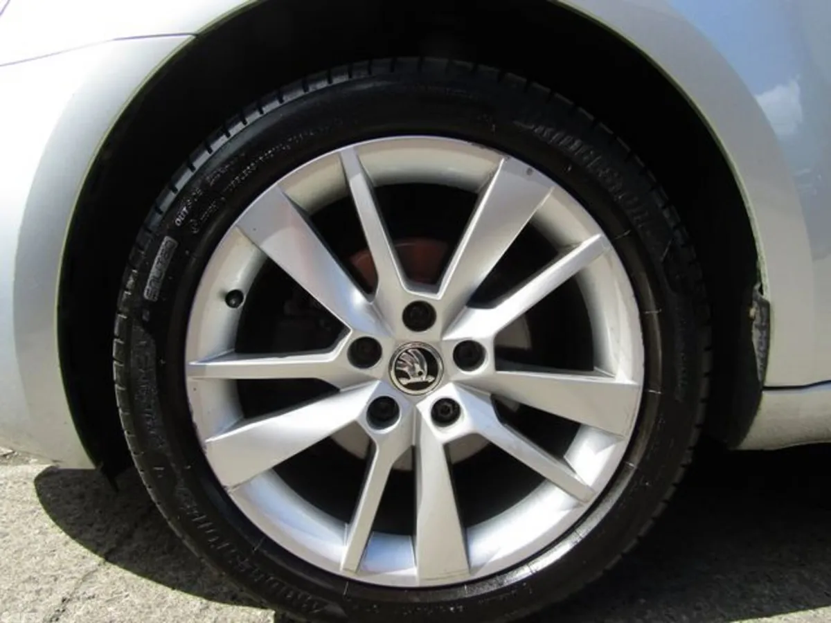 Skoda Octavia Saloon, Diesel, 2020, Grey