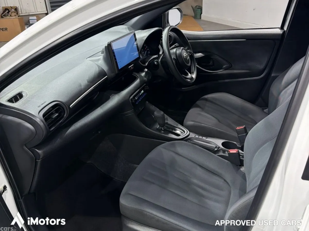 Toyota Yaris Hatchback, Petrol Hybrid, 2023, White