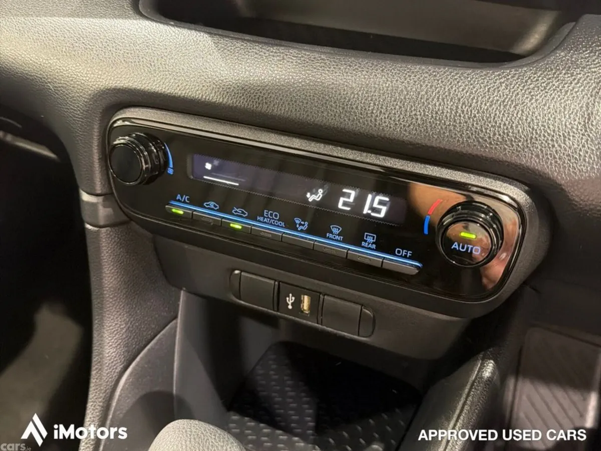 Toyota Yaris Hatchback, Petrol Hybrid, 2023, White