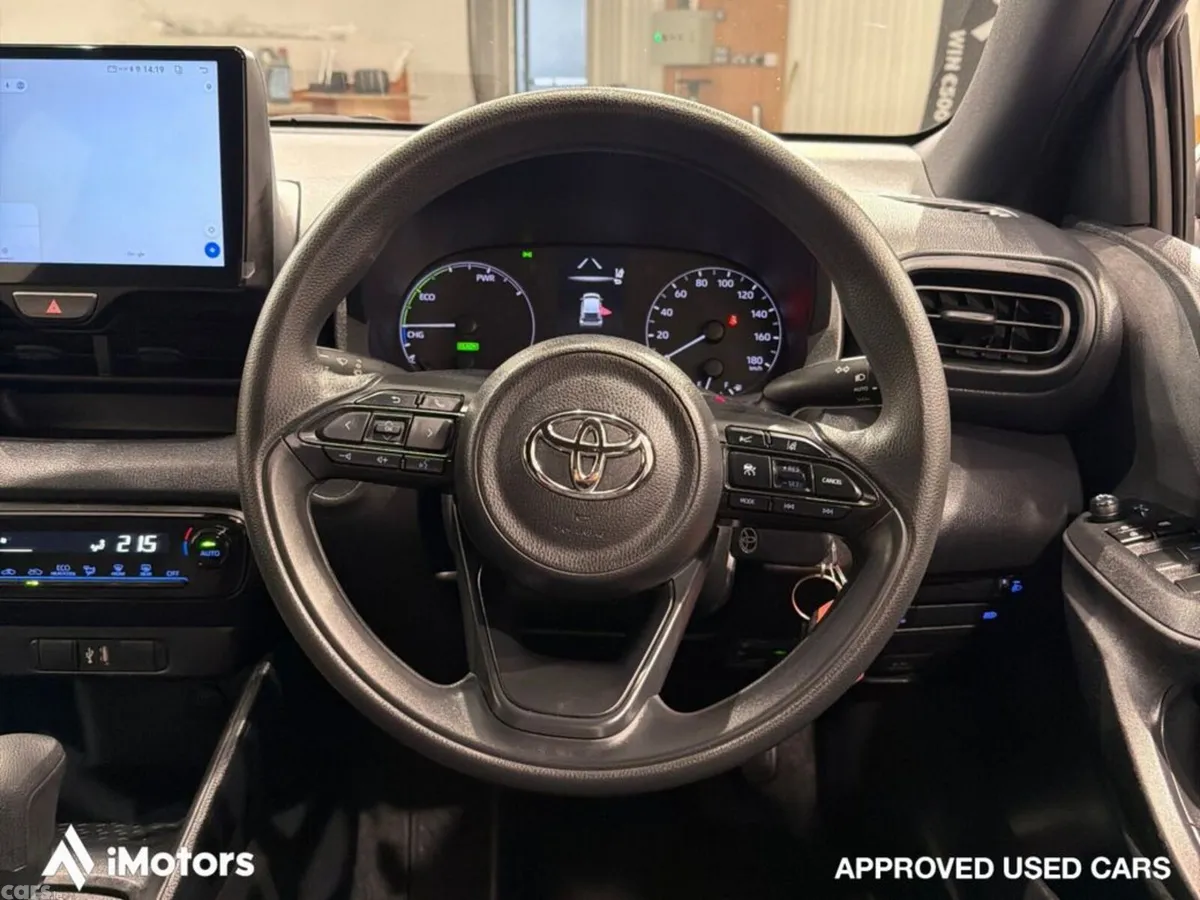 Toyota Yaris Hatchback, Petrol Hybrid, 2023, White