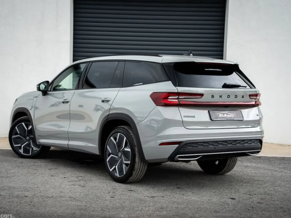 Skoda Kodiaq Estate, Petrol Hybrid, 2026, Grey