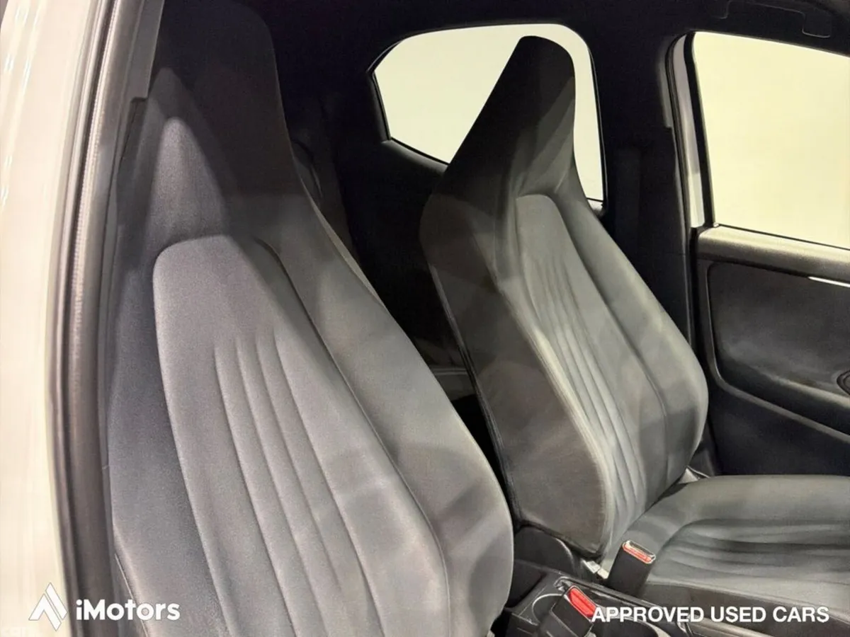 Toyota Yaris Hatchback, Petrol Hybrid, 2023, White