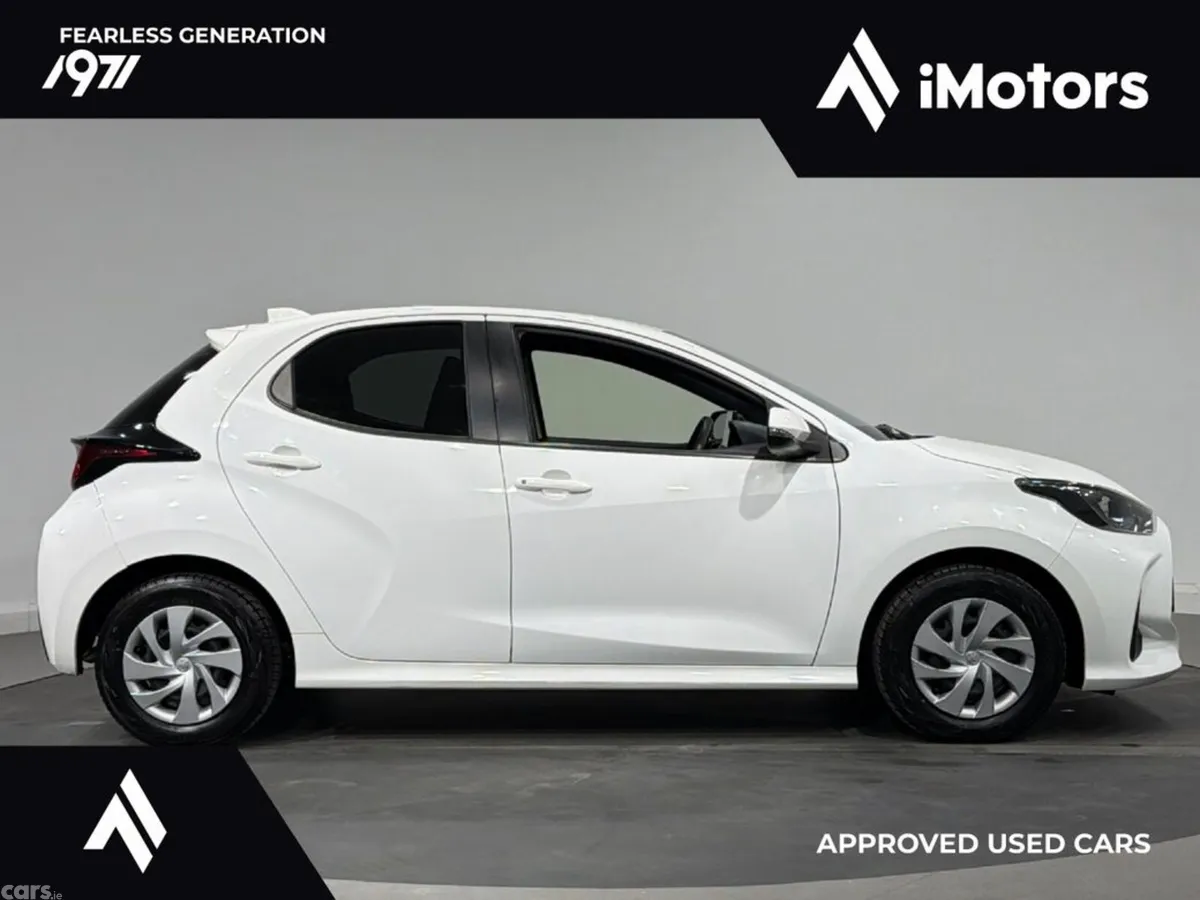 Toyota Yaris Hatchback, Petrol Hybrid, 2023, White